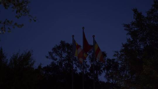 夜晚国旗飘飘夜景晚上国旗