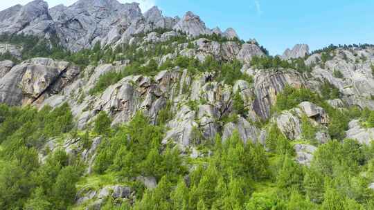 近距离航拍险峻高山山峰