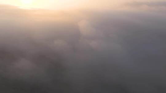 4K航拍广西南宁天空之晨雾