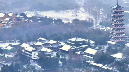 航拍瘦西湖风景区大明寺栖灵塔观音山雪景