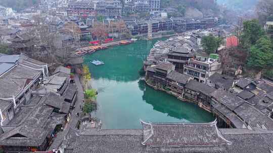 湖南湘西凤凰古城，古镇水乡航拍全景