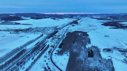 大兴安岭冬季晨曦雪野风景