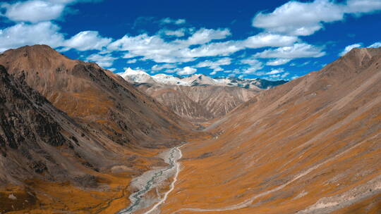 西藏拉萨当雄廓琼岗日雪山洛堆峰登山越野
