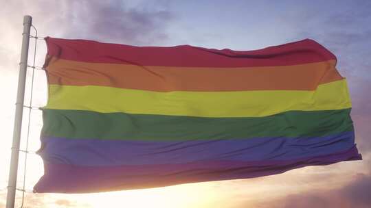 LGBT旗帜在风天空和太阳背景下挥舞