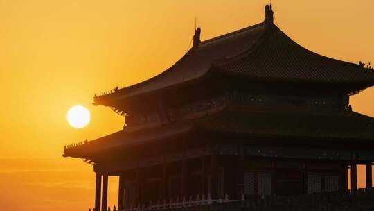 北京故宫神武门城楼日出