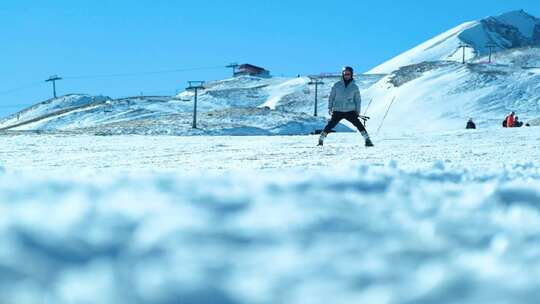 滑雪运动员超慢动作表演