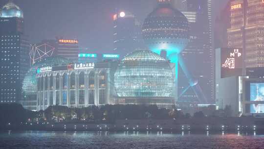 上海会议中心黄浦江夜景