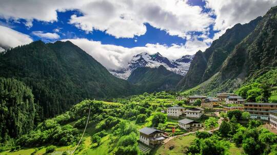 云南迪庆雨崩村梅里雪山自然风光延时