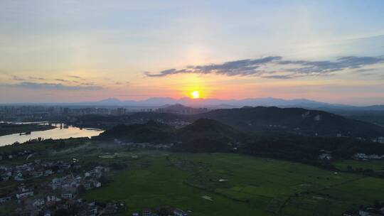 航拍美丽乡村田园日落晚霞夕阳