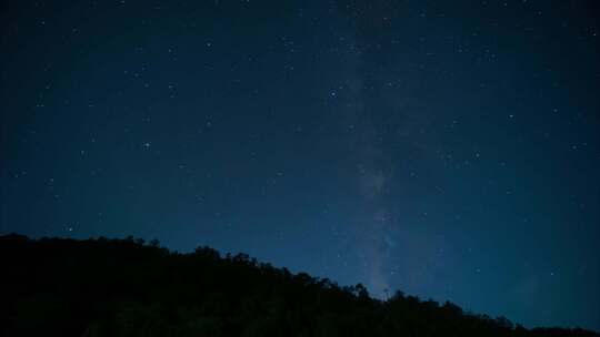 大山里的星空4k延时