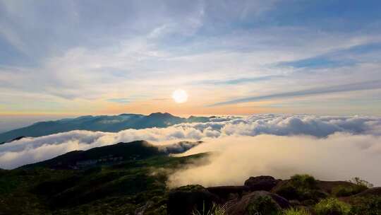 山脉云海日出景观壮丽山河朝阳太阳云雾唯美