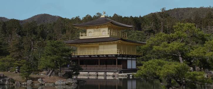 远处的寺庙建筑物