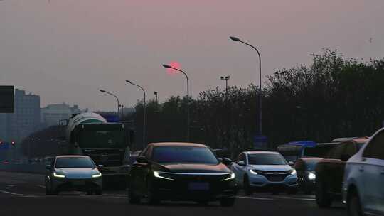 北京傍晚夕阳道路交通路口车流