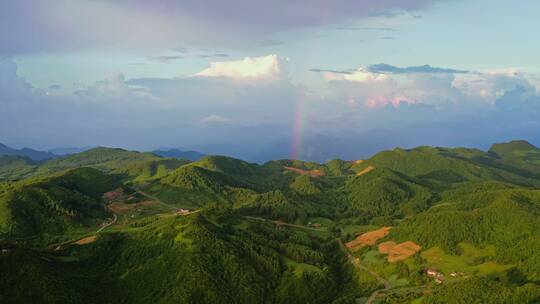 航拍高山彩虹