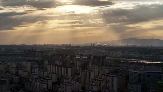 夕阳下的工业城市