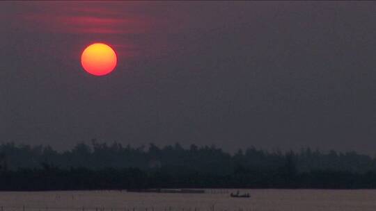 越南湄公河上的日落