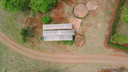 非洲农村太阳能供电的供水系统。4K太阳能
