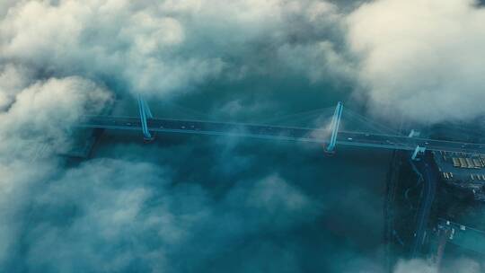 航拍海口世纪大桥穿云云海