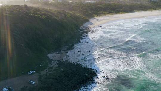 航拍海岸线风景海浪拍打礁石自然风光视频素材模板下载