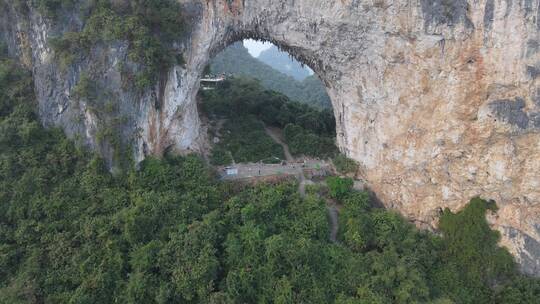 广西桂林阳朔十里画廊月亮山