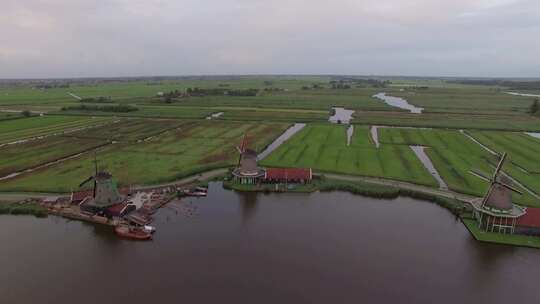 带风车的荷兰村庄鸟瞰图视频素材模板下载
