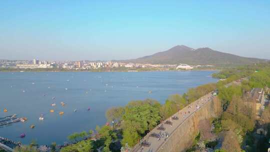 南京玄武区古鸡鸣寺游客观赏樱花人流风景视