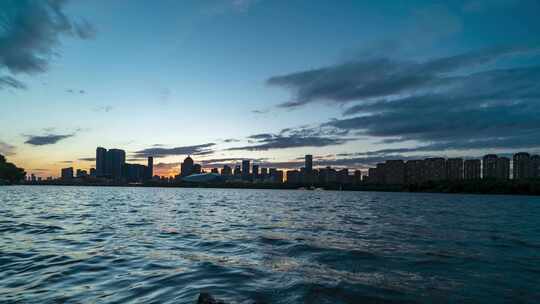 沈阳浑河日落夜晚亮灯万家灯火