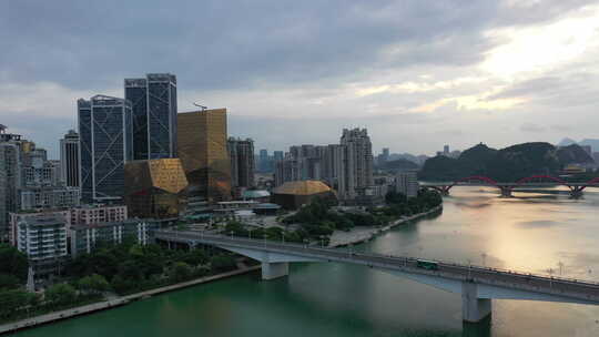 航拍广西柳州城市湖面桥远景