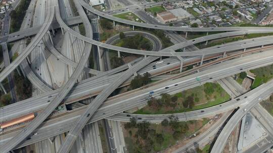 普雷格森法官巨大的高速公路连接_高瞻远瞩