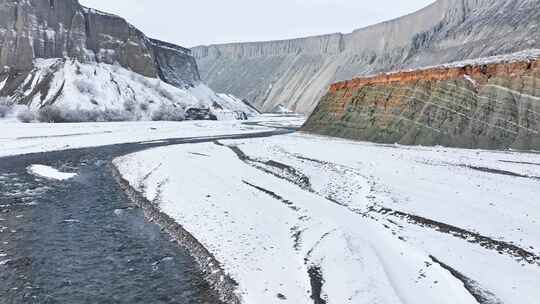 安集海大峡谷冬天雪天航拍风光