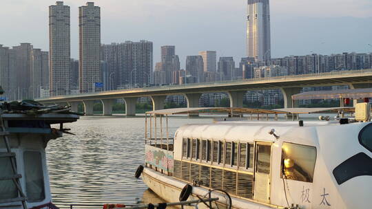 武汉市汉街航拍沙湖汉街夕阳游船桥