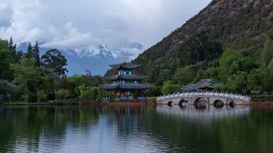 云南丽江黑龙潭公园玉龙雪山延时