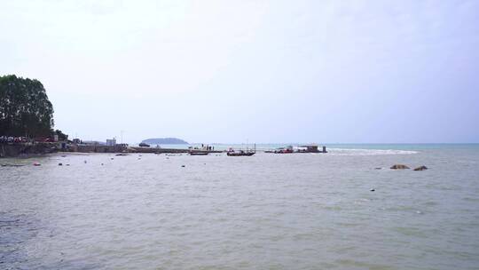 惠州赤砂滨海公园游客坐船出游视频素材模板下载