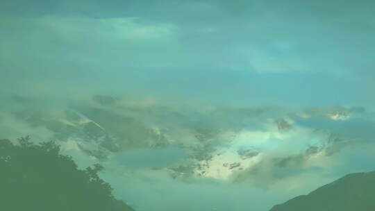 西藏林芝雪山云雾树木前景延时 大雾