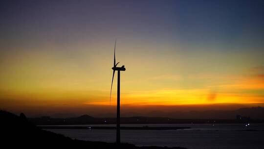 唯美风车海边傍晚夕阳晚霞泉州风车岛风车岛