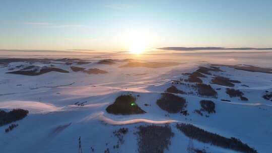 雪后极寒丘陵雪原灿烂夕阳