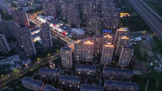 俯瞰城市河流楼盘规划上摇夜景亮化高铁经过