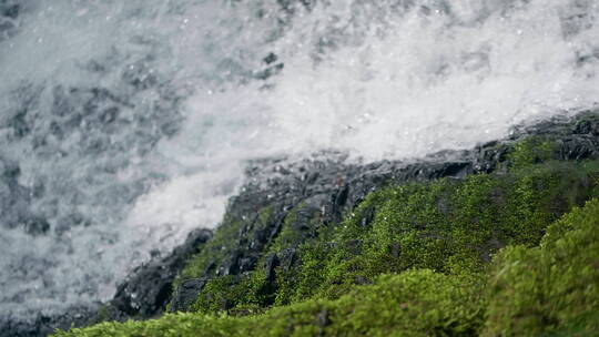 慢镜头下的山泉水