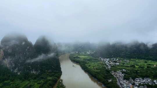 广西桂林烟雨漓江水墨画