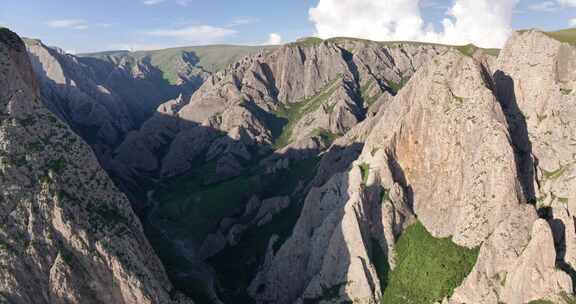 甘加秘境白石崖峡谷