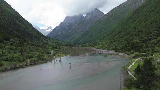 川西四姑娘山雪山峡谷森林航拍