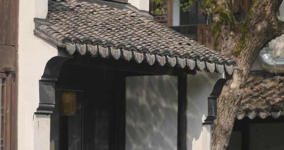 徽派建筑屋檐光影古建筑屋顶飞檐斗拱瓦片