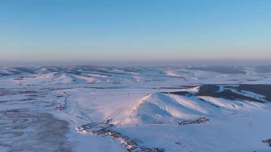 航拍极寒的低山丘陵雪原