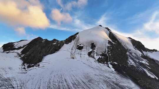 航拍川西贡嘎山卫峰乌库楚雪山风光