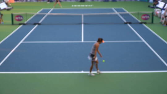 女运动员在网球比赛中击球视频素材模板下载