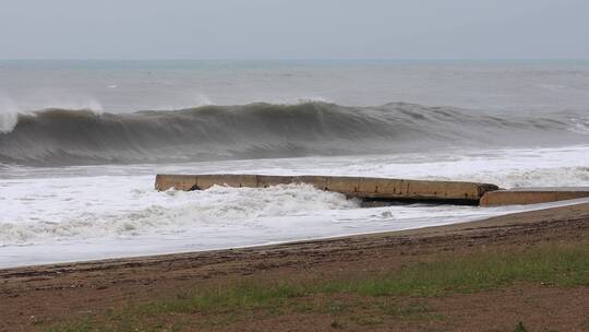 巨浪冲击海岸视频素材模板下载