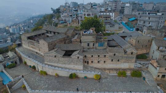 云南红河县东门楼茶马古城迤萨古民居全景