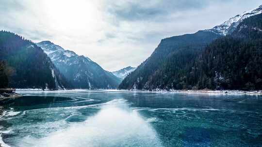 四川九寨沟冰雪消融冬天美景