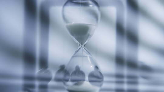 时间时钟意境抽象概念时间流逝飞逝延时地产