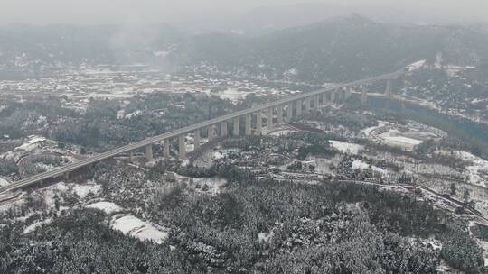 航拍南方丘陵山川森林美丽乡村雪景